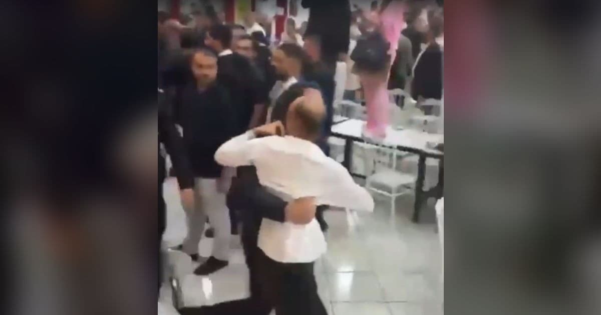 İzmir'deki Parti İçi Ön Seçimde Oy Sayımı Sırasında Arbede Çıktı