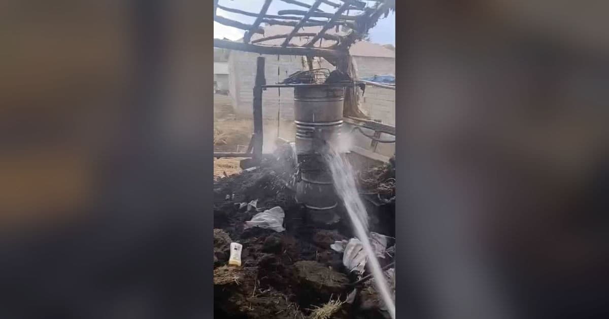 Yüksekova'da Odunluk Yangını Kışlık Hazırlıkları Kül Etti