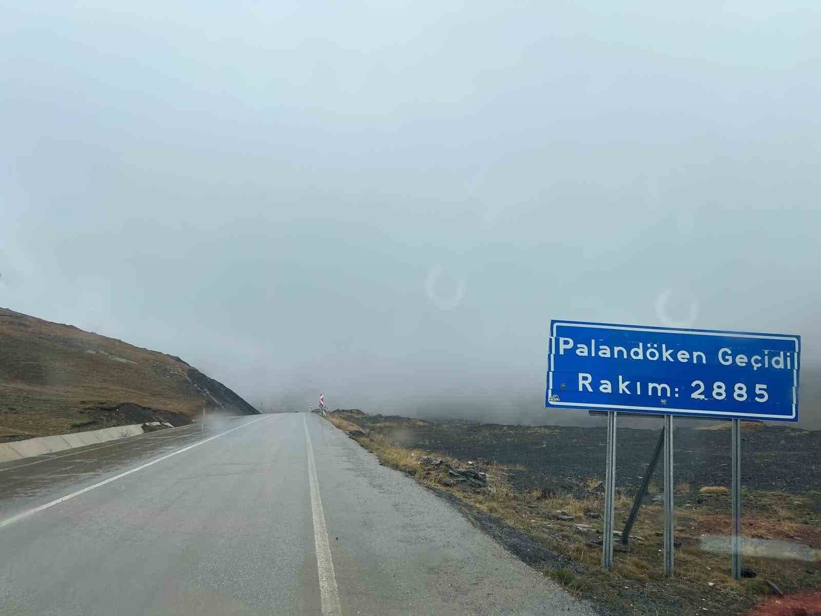 Erzurum'da Kar ve Sis Ulaşımı Felç Etti
