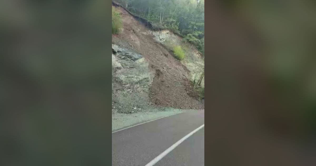 Hatay'da Sağanak Yağış Heyelana Yol Açtı: Yayla Yolu Ulaşıma Kapandı