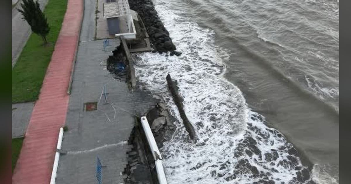 Karadeniz Dalgaları Kıyıyı Yutuyor: Samsun'da Binaların Temelleri Açığa Çıktı