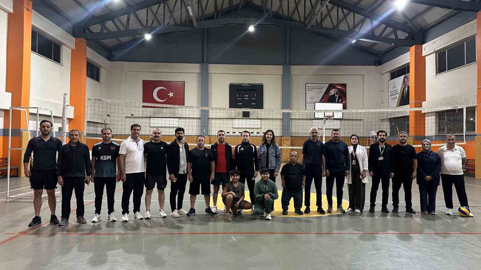 Yüksekova'da Kaymakam ve Kurum Müdürleri Sahada Buluştu