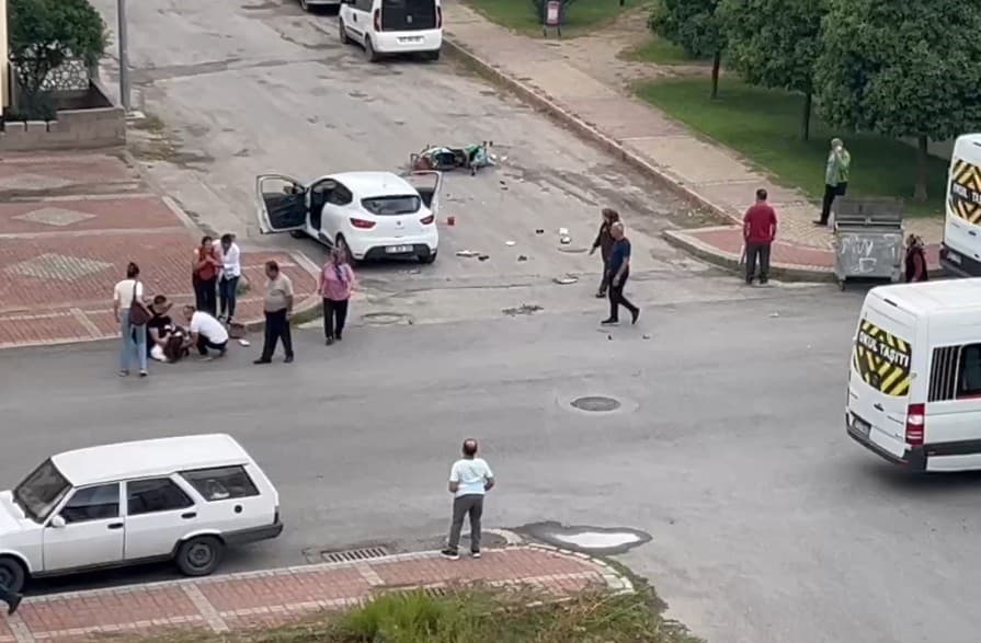 Manavgat'taki Trafik Kazasında Ağlayan Otomobil Sürücüsü Yaralının Başından Ayrılmadı