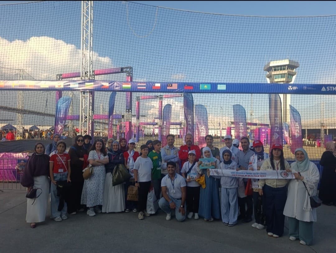Vanlı Öğrenciler Güneydoğu TEKNOFEST'te Teknoloji Devleriyle Buluştu