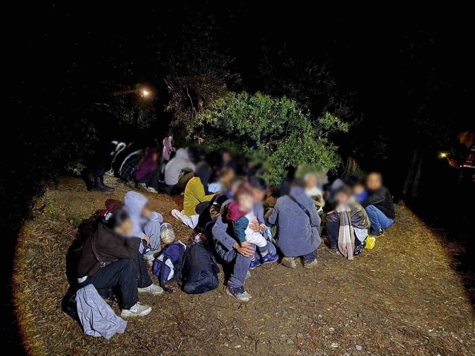 Çanakkale'de Göçmen Kaçakçılığı Operasyonu: 51 Düzensiz Göçmen ve 2 Şüpheli Yakalandı