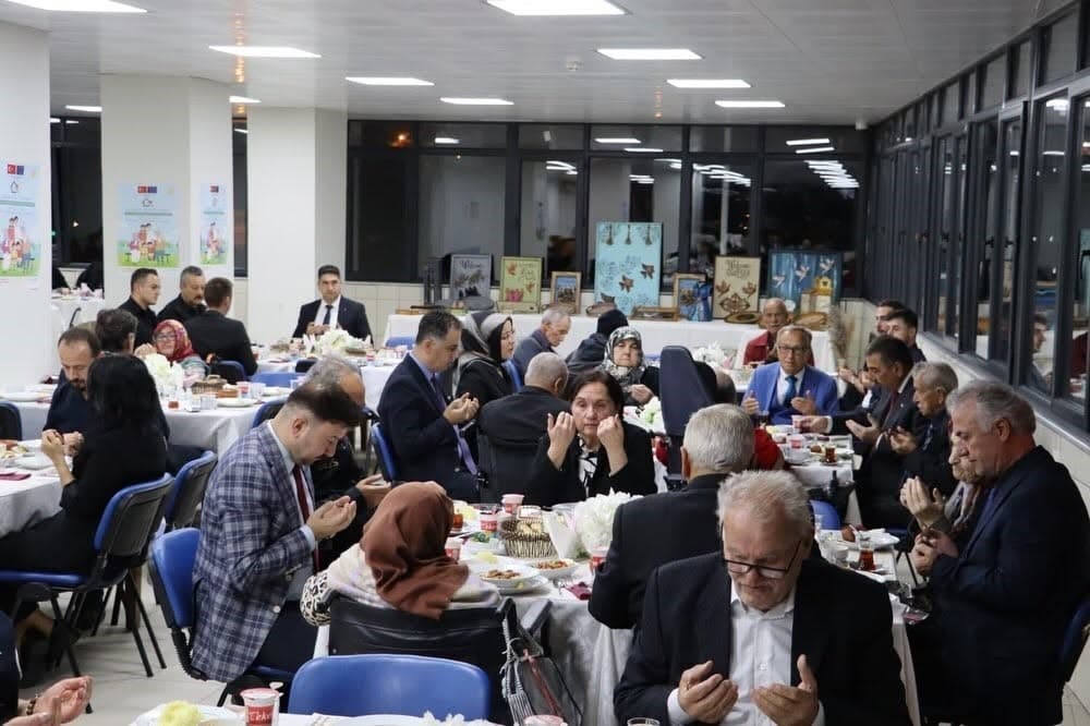 Zonguldak'ta Protokol ve Huzurevi Sakinleri Özel Etkinlikte Bir Araya Geldi