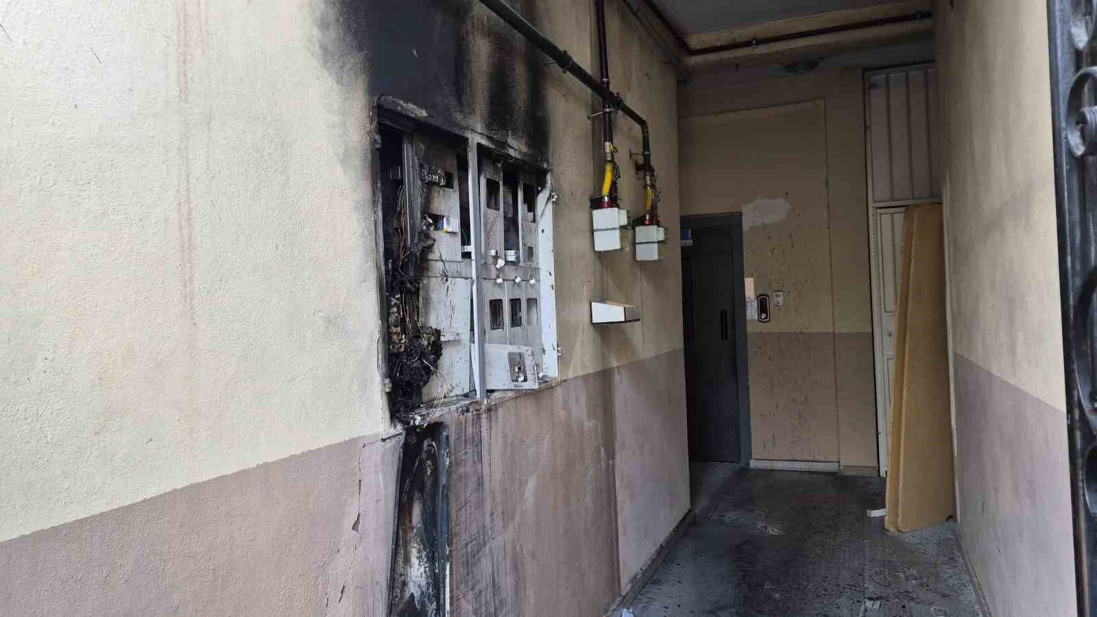 Adıyaman'da Apartmanda Elektrik Panosu Yangını Paniğe Yol Açtı