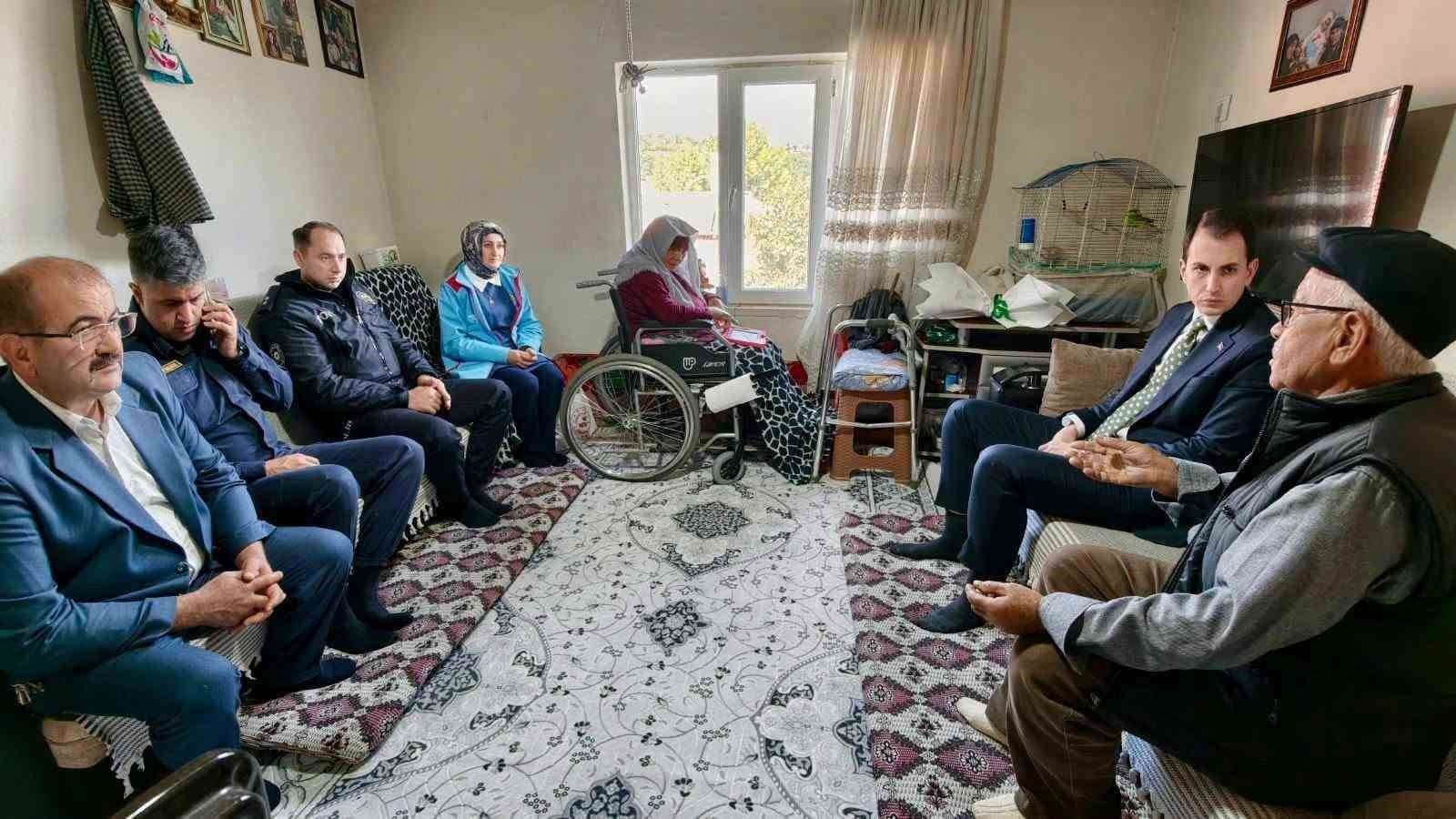 Hisarcık Kaymakamı Erkan Atam'dan Yaşlılara Anlamlı Ziyaret