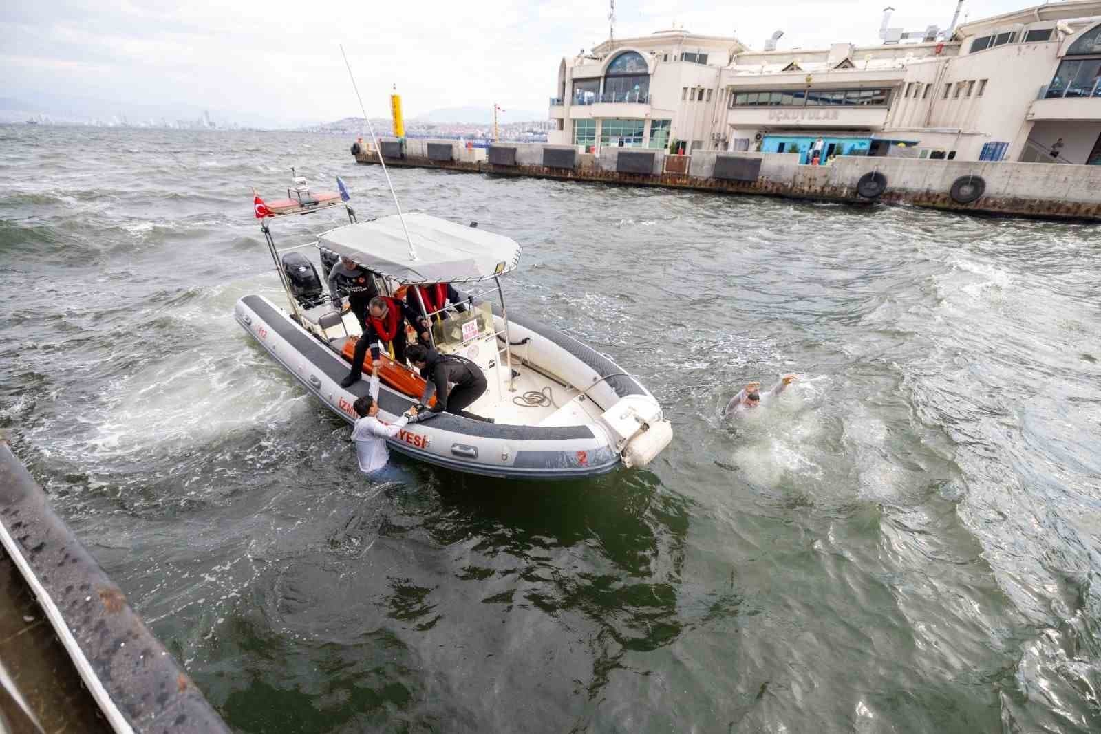 İzmir Körfezi'nde Nefes Kesen Arabalı Vapur Yangın Tatbikatı