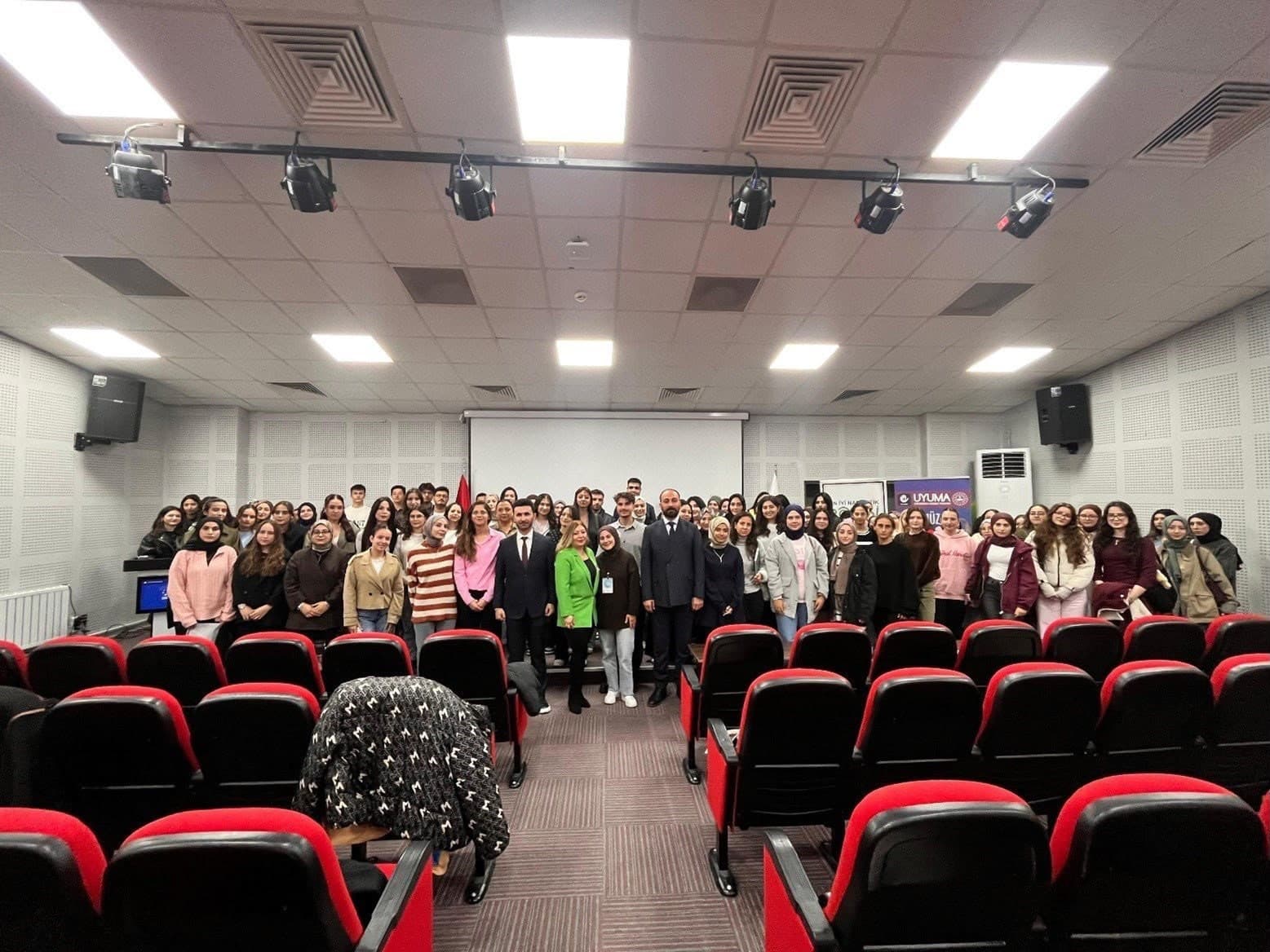 Kütahya'da Üniversitelilere Uyuşturucu ve Siber Suçlarla Mücadele Semineri