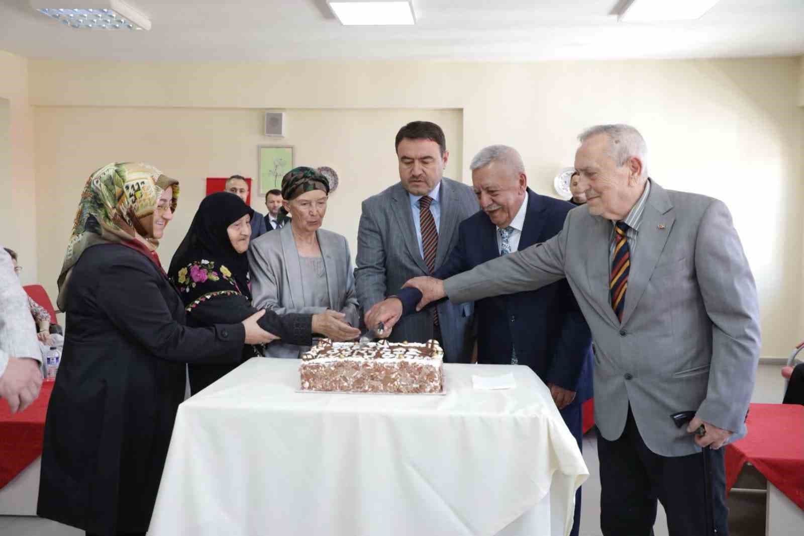 Vali Musa Işın Kütahya'da Huzurevi Sakinleriyle Bir Araya Geldi