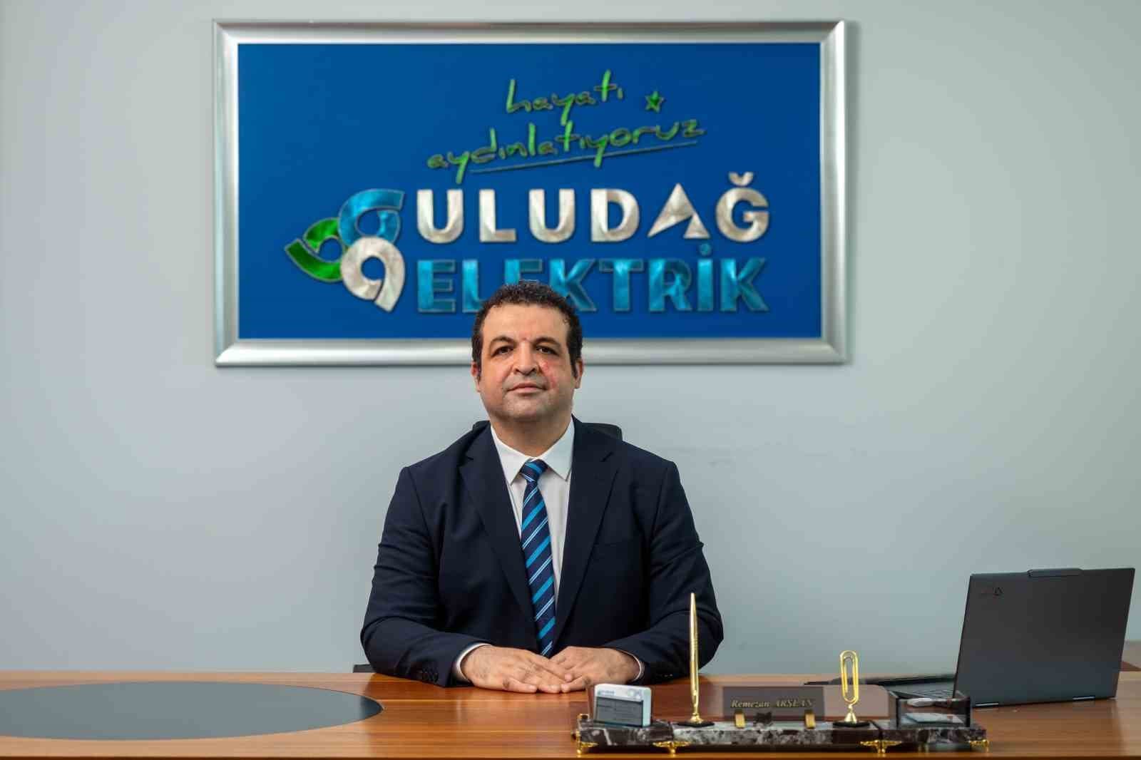 Elektrik Faturaları Meme Kanseri Farkındalığı İçin Pembeye Büründü