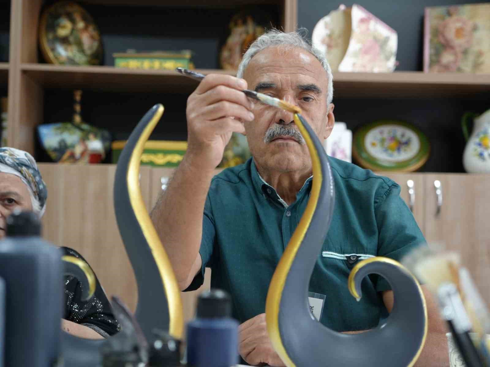 Gaziantep'te Alzaymır Hastaları El Sanatlarıyla Yaşama Bağlanıyor