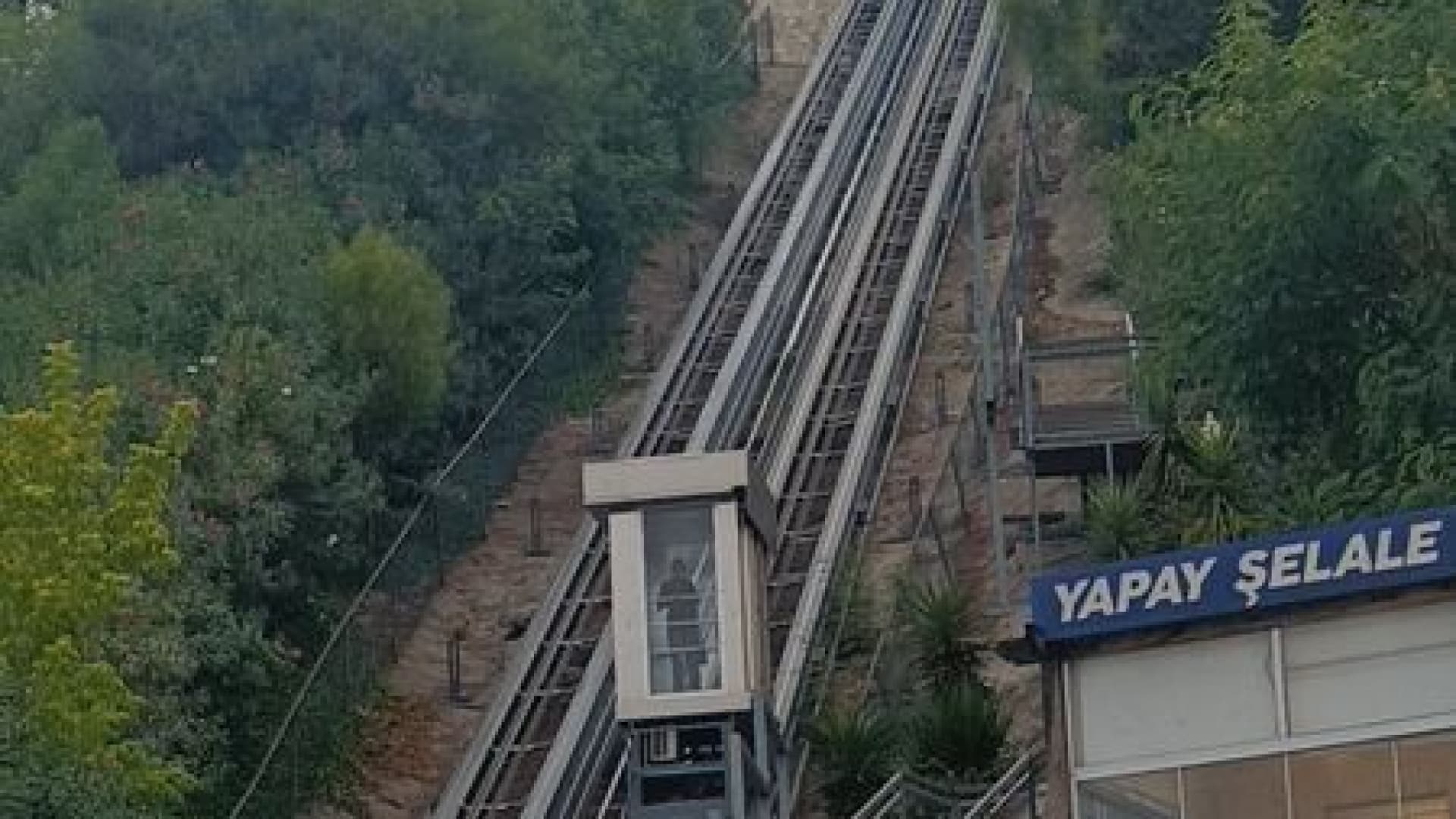 Çocukların Asansör Şakası Mahsur Kalmayla Bitti