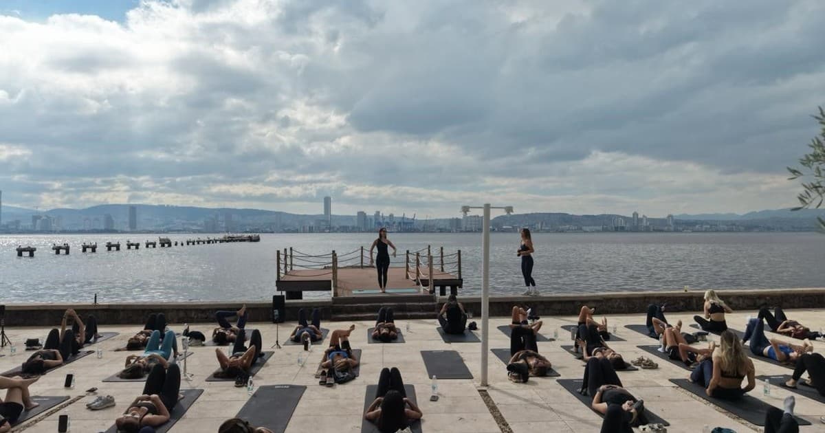 İzmir Kıyılarında Spor ve Sosyal Yaşam: Neva Yalı ve Riva Yalı'da Pilates Buluşması