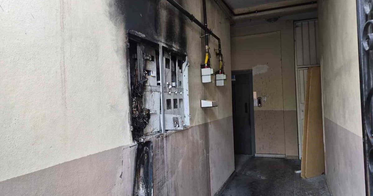 Adıyaman'da Binadaki Elektrik Panosu Yandı: Mahalleli Alevleri Söndürdü