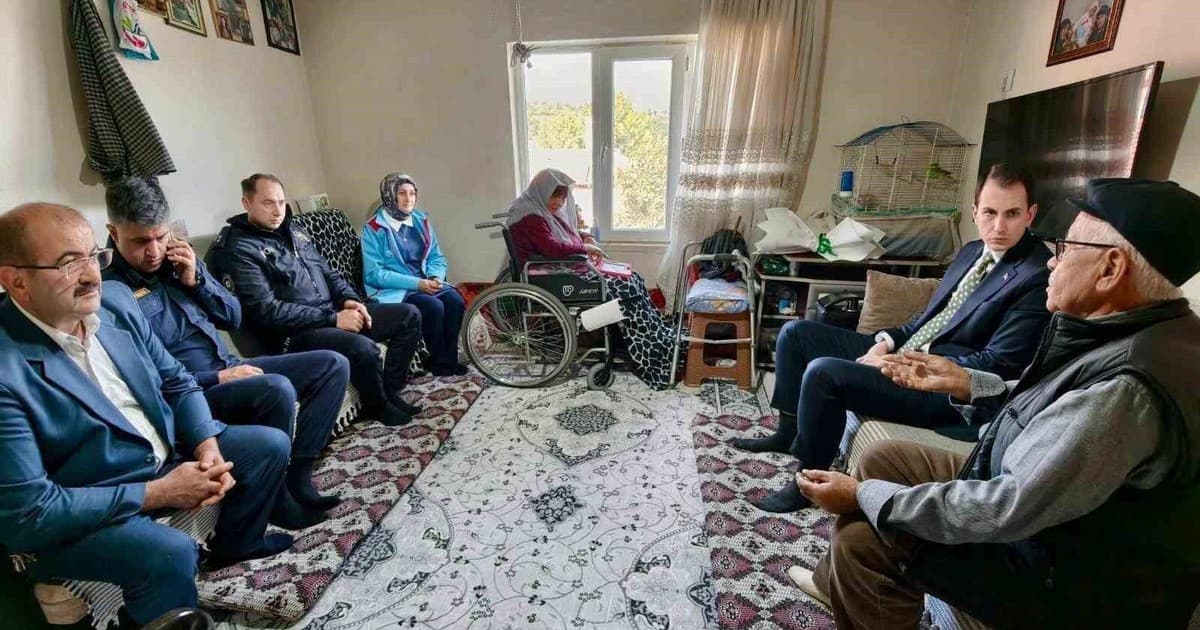 Kaymakam Erkan Atam'dan Dünya Yaşlılar Günü'nde Anlamlı Ziyaret