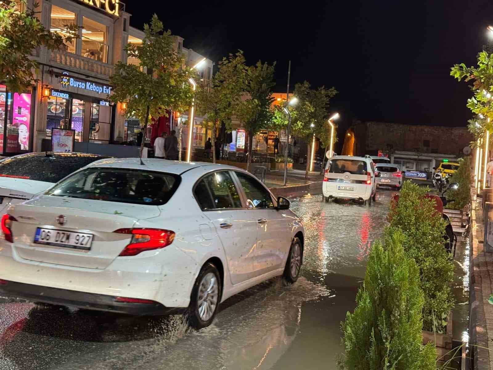 Mardin'de Sağanak ve Dolu Hayatı Olumsuz Etkiledi