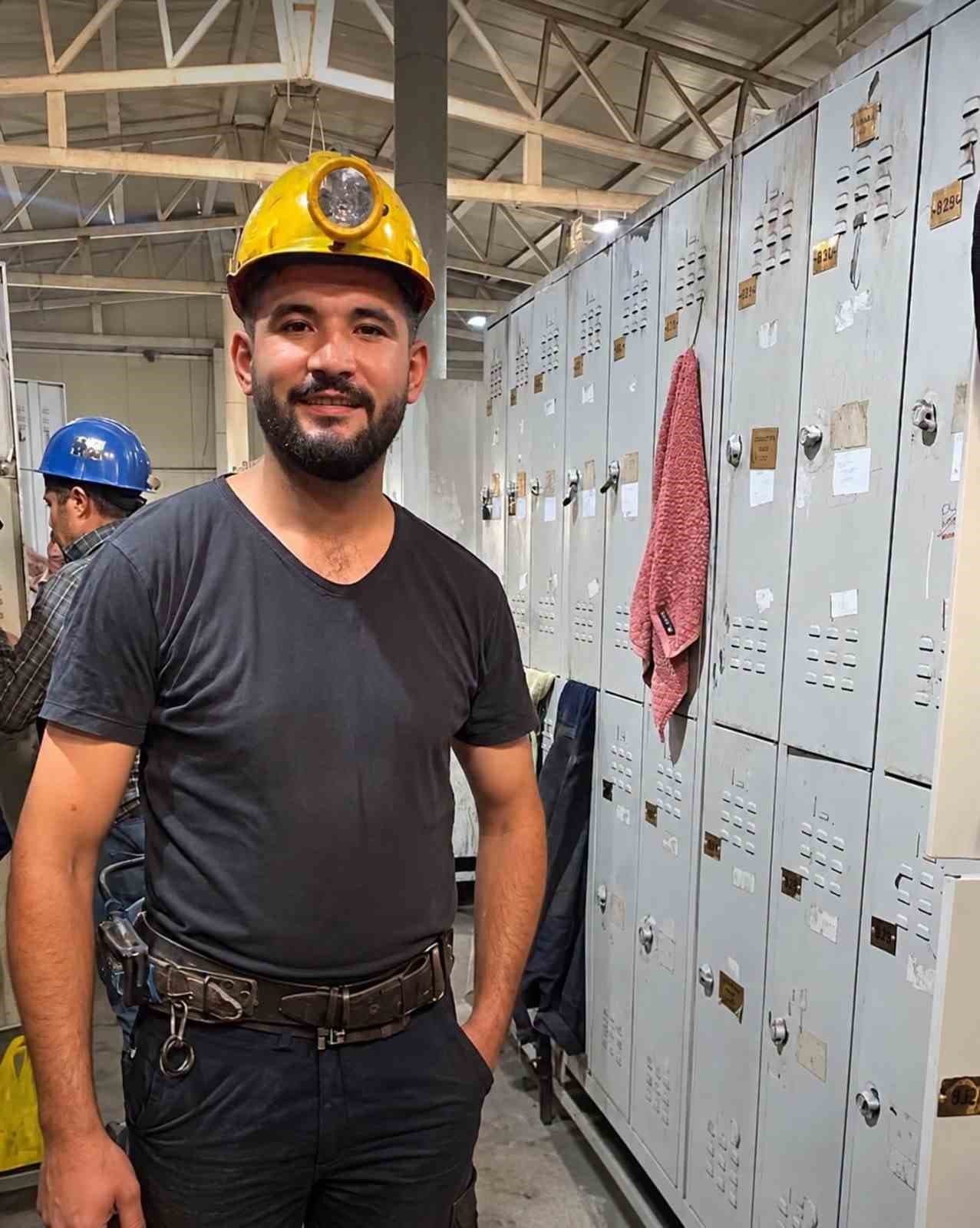 Soma'daki Maden Kazasında Yaşamını Yitiren İşçiler Son Yolculuklarına Uğurlanıyor