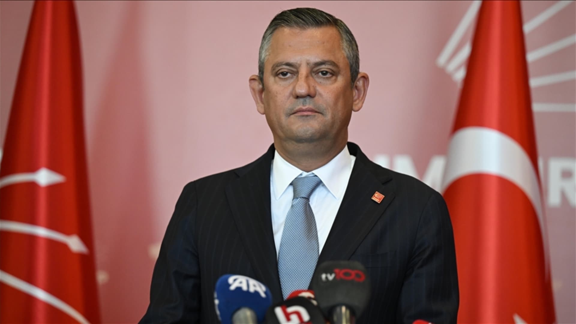 Özgür Özel'den Anneler Günü'nde Anlamlı Telefon Görüşmeleri