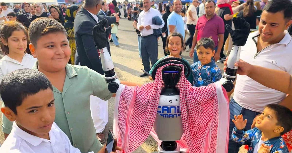 Türkiye'nin Nüfus Cüzdanlı İlk İnsansı Robotu CANİKMAN TEKNOFEST'te İlgi Odağı Oldu
