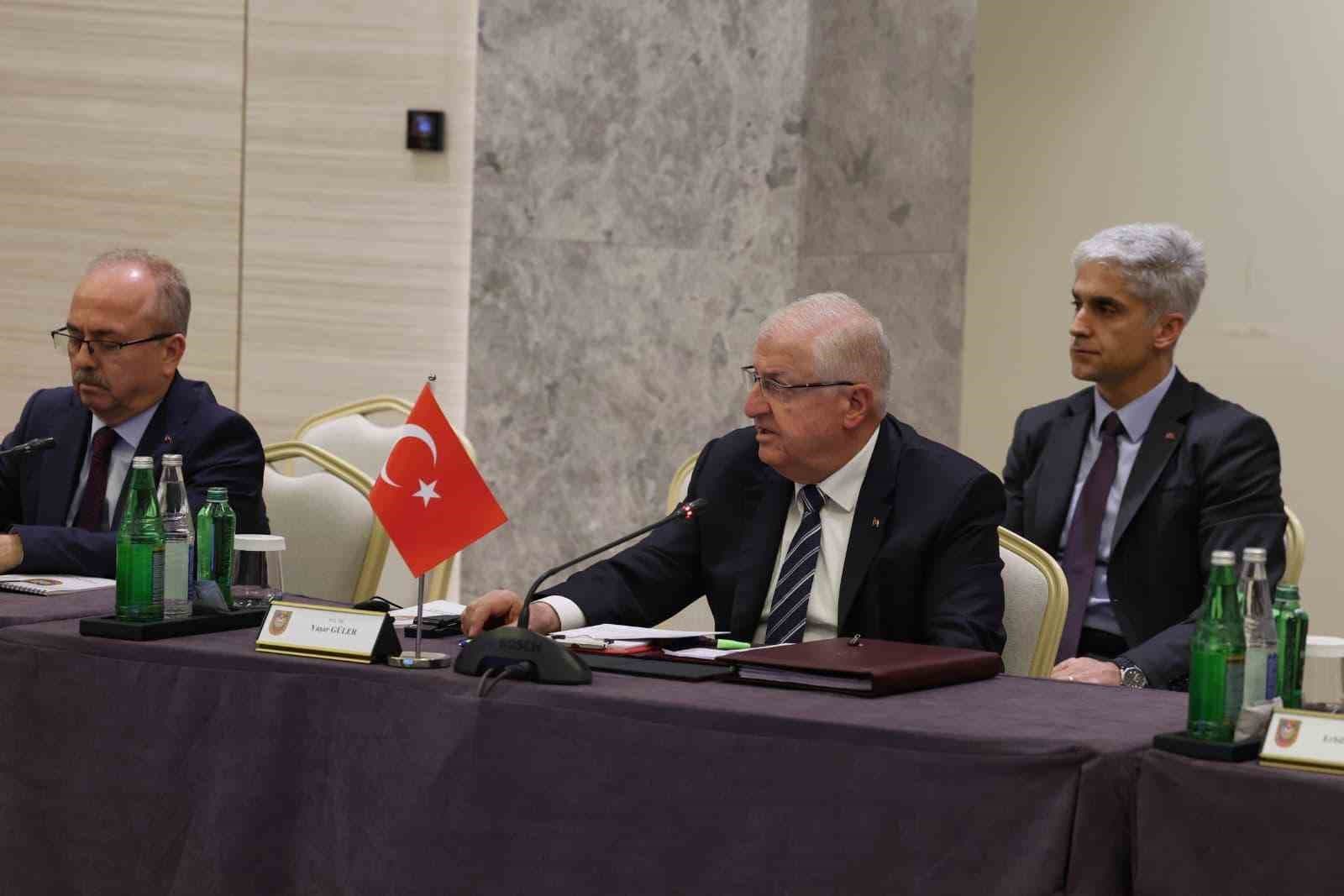 Şuşa'da Kritik Zirve: Türkiye, Azerbaycan ve Gürcistan Savunma Bakanları Bir Araya Geldi