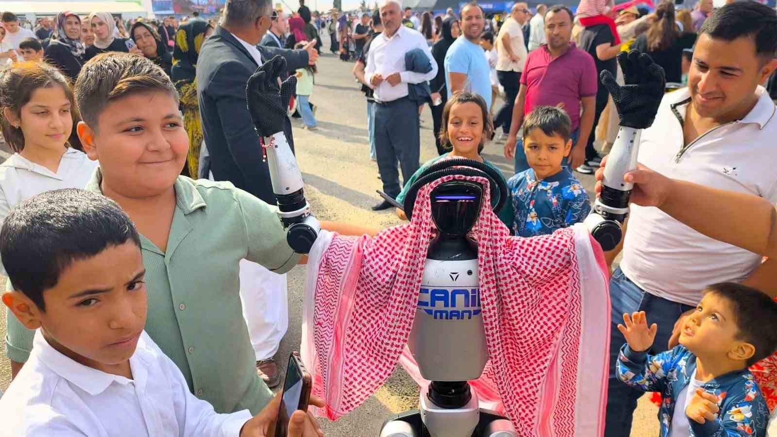 İnsansı Robot CANİKMAN TEKNOFEST Güneydoğu'da İlgi Odağı Oldu