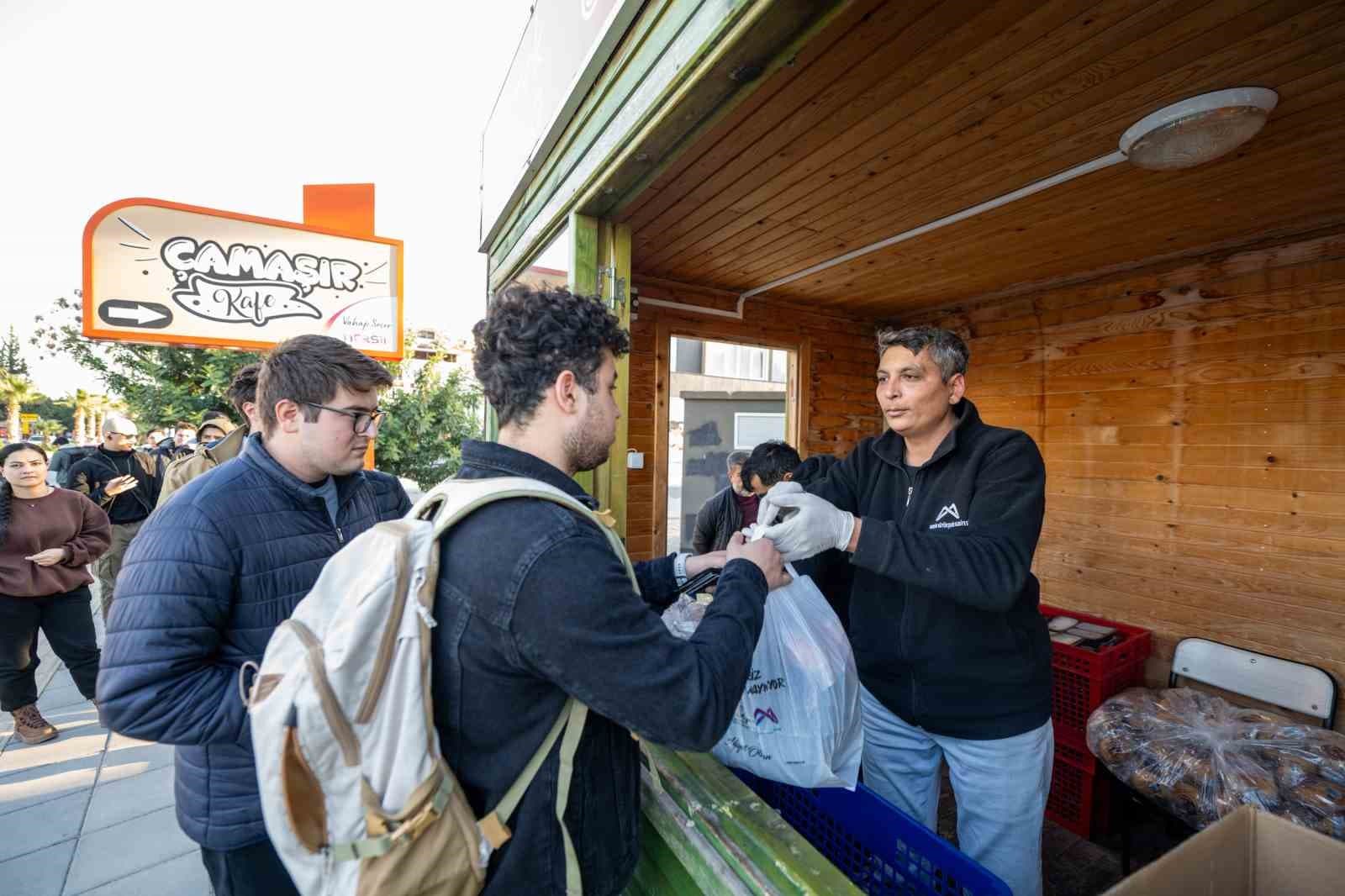 Mersin Büyükşehir Belediyesi'nden Üniversite Öğrencilerine Kapsamlı Destek Paketleri