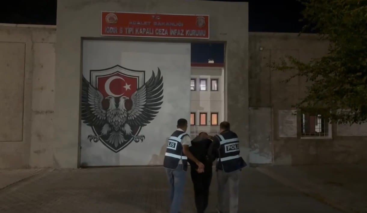 Iğdır'da Firari Hırsızlık Hükümlüsü Polisin Operasyonuyla Yakalandı