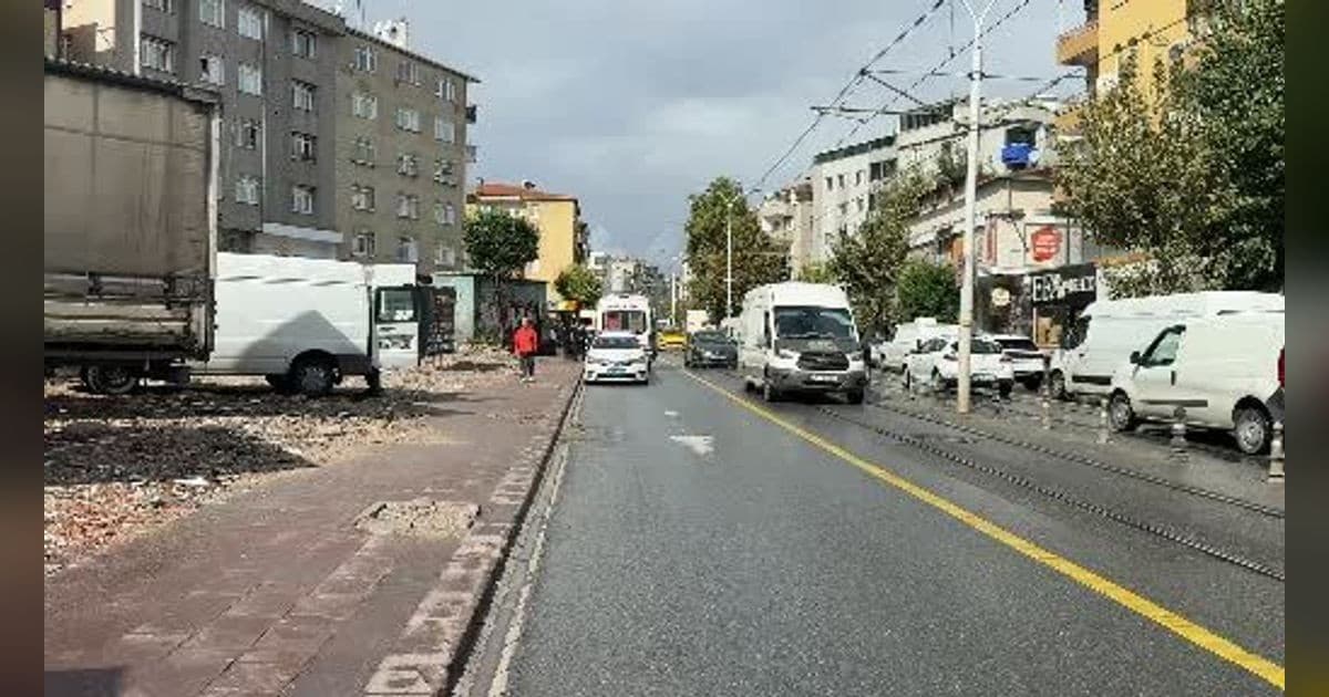 Güngören'de Tramvay Kaza Yaptı: Ters Yöne Giren Minibüsle Çarpıştı