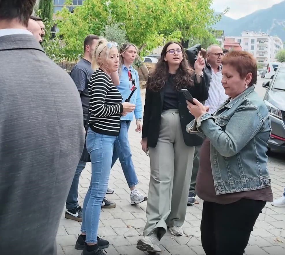 Ev Hapsindeki Parti Yöneticisi İçin Yapılan Açıklamada Site Yöneticisiyle Gerginlik