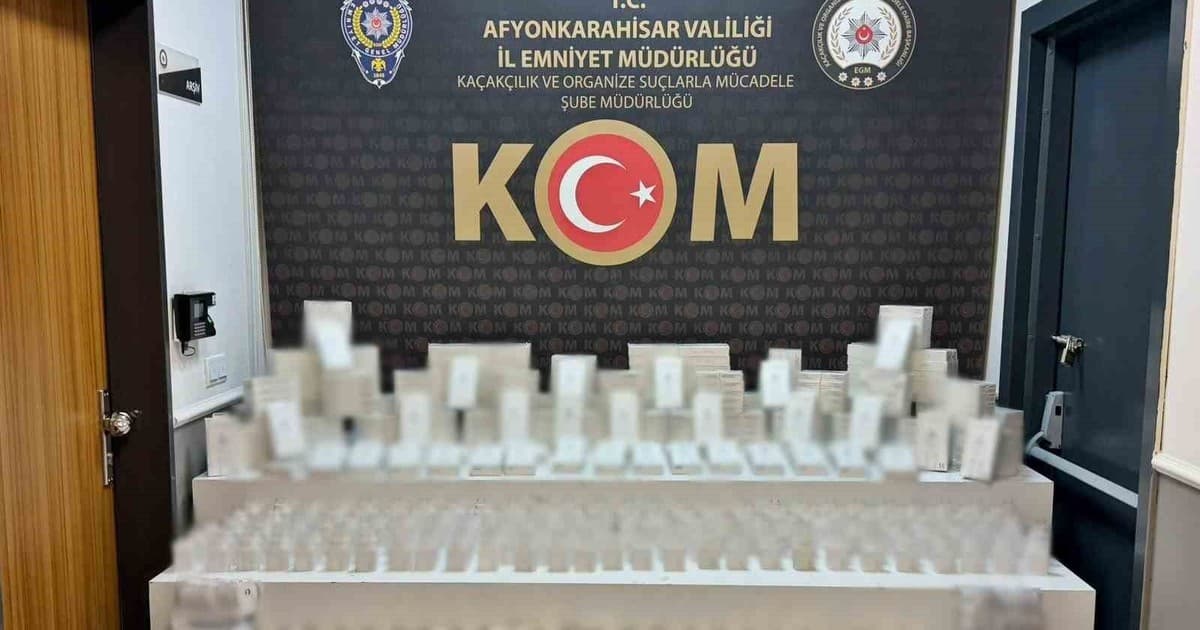 Afyonkarahisar'da Şüpheli Araçta Çok Sayıda Gümrük Kaçağı Telefon Aksesuarı Yakalandı