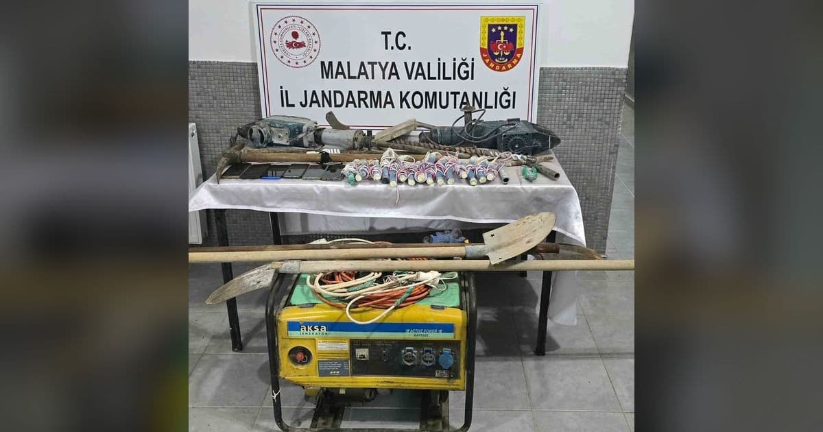 Malatya'da İzinsiz Kazı Yapan 6 Kişi Jandarmaya Yakalandı