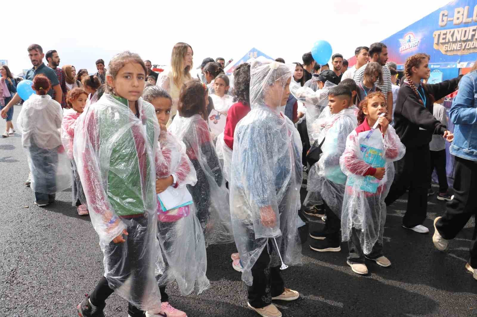 Yağmur Engeline Rağmen Şanlıurfa'da TEKNOFEST Coşkusu Dinmiyor