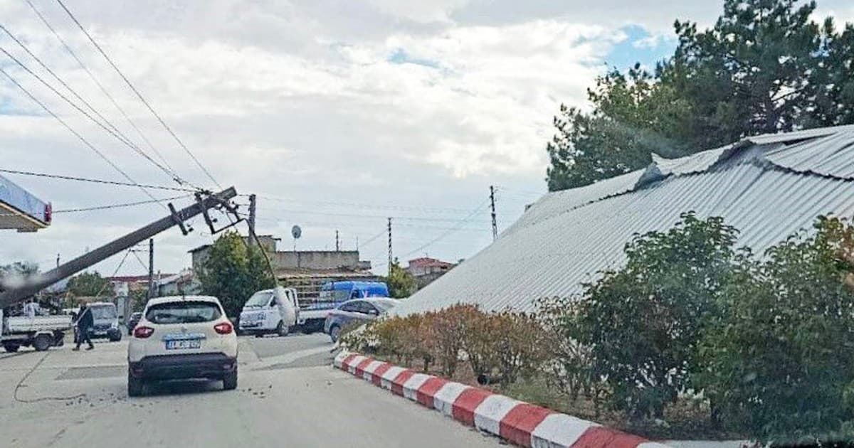 Havsa'da Şiddetli Rüzgar Sanayide Çatıyı Uçurdu