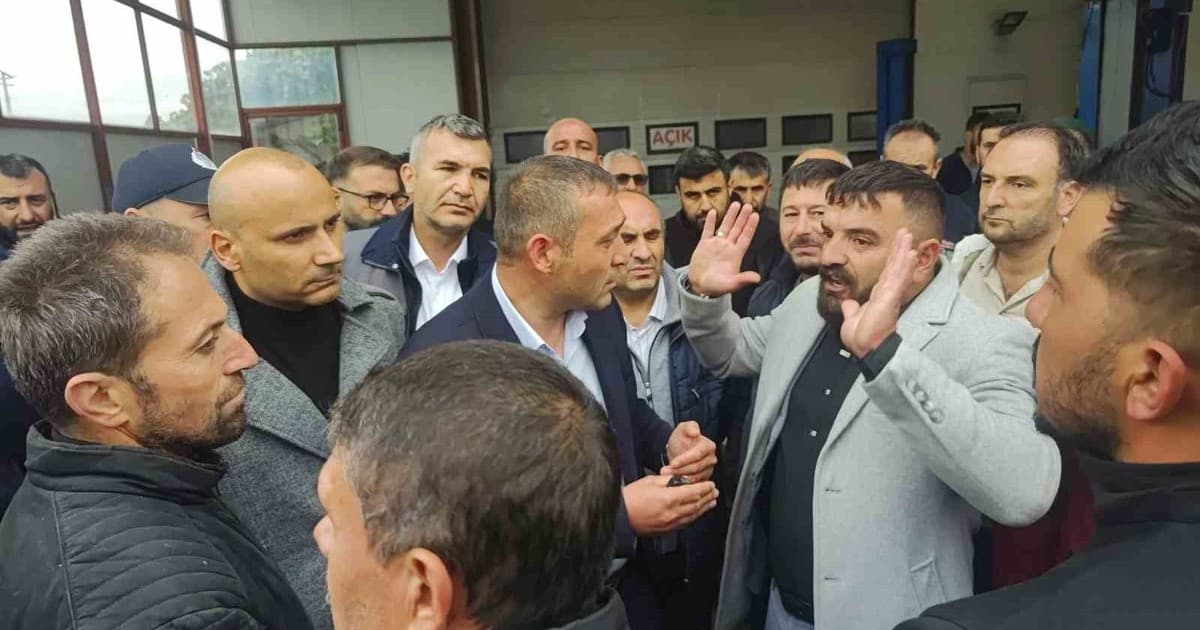 Şarkışla Sanayi Sitesi'nde Sundurma Yıkımı Esnafın Tepkisi Üzerine Ertelendi