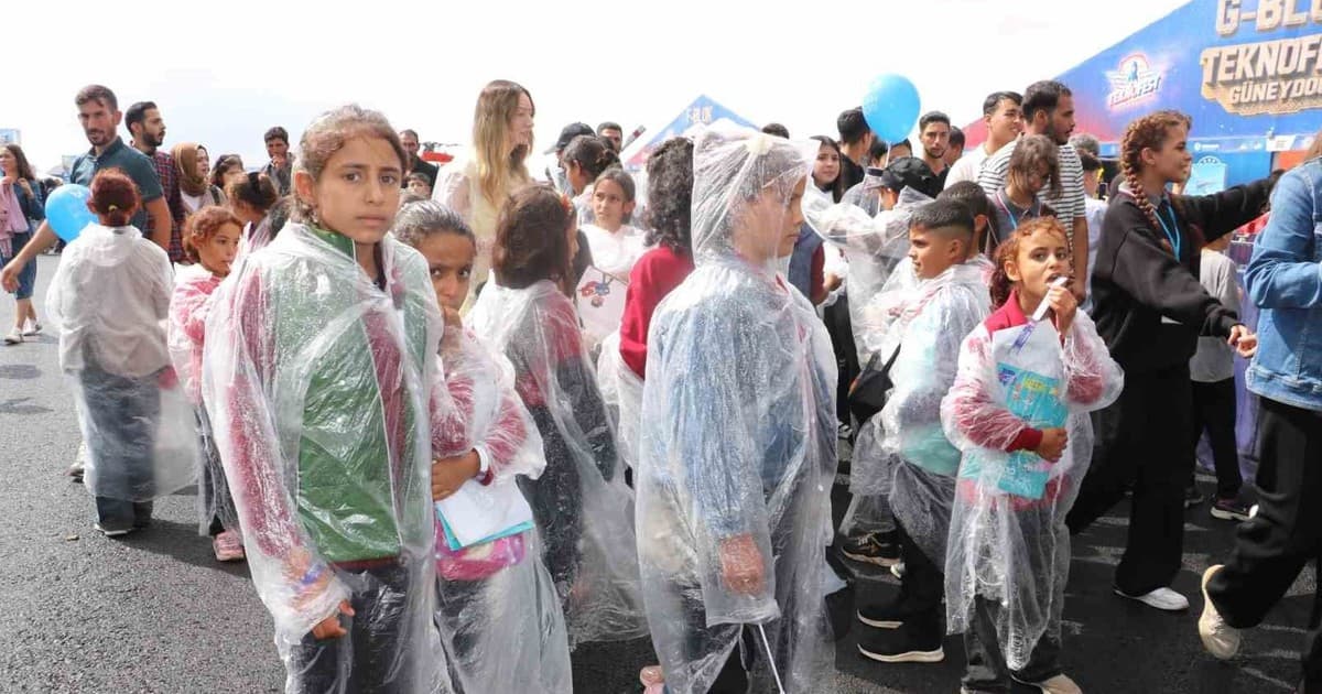 Yağışlı Havaya Rağmen Şanlıurfa'da TEKNOFEST Coşkusu Zirvede