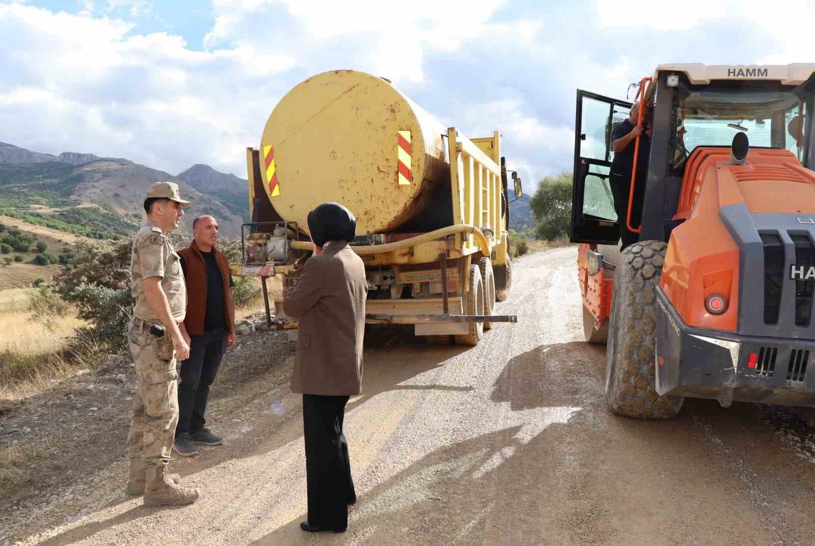 Kaymakam Duman Kemerçam Köyündeki Asfalt Çalışmalarını Denetledi