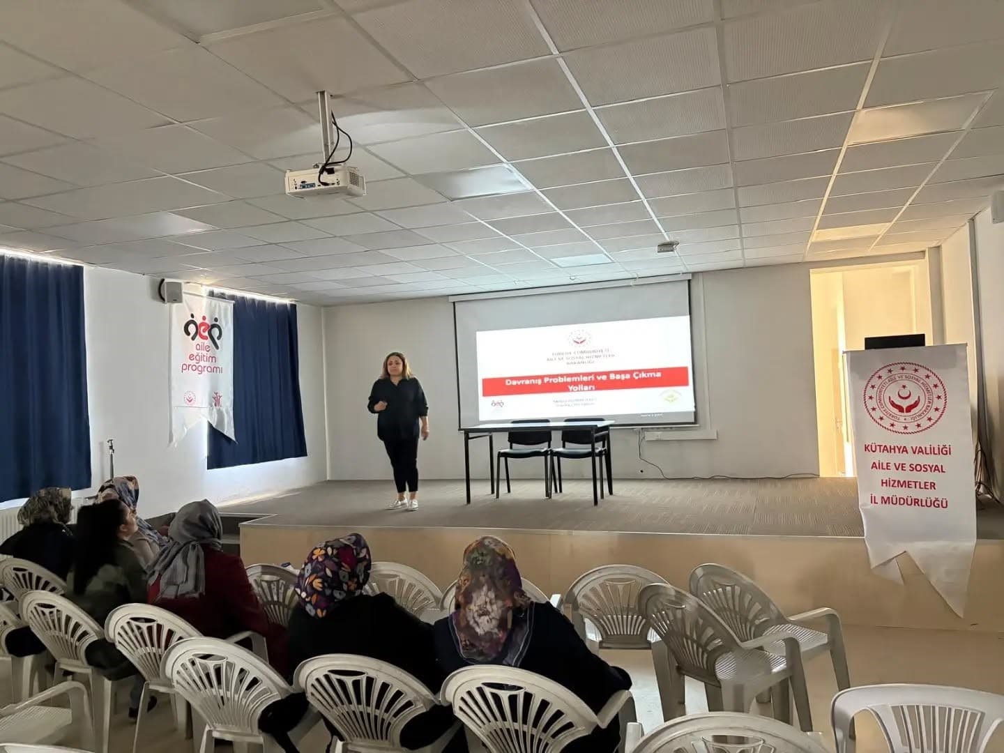 Kütahya'da Velilere Yönelik Aile Eğitimi Seminerleri Düzenlendi