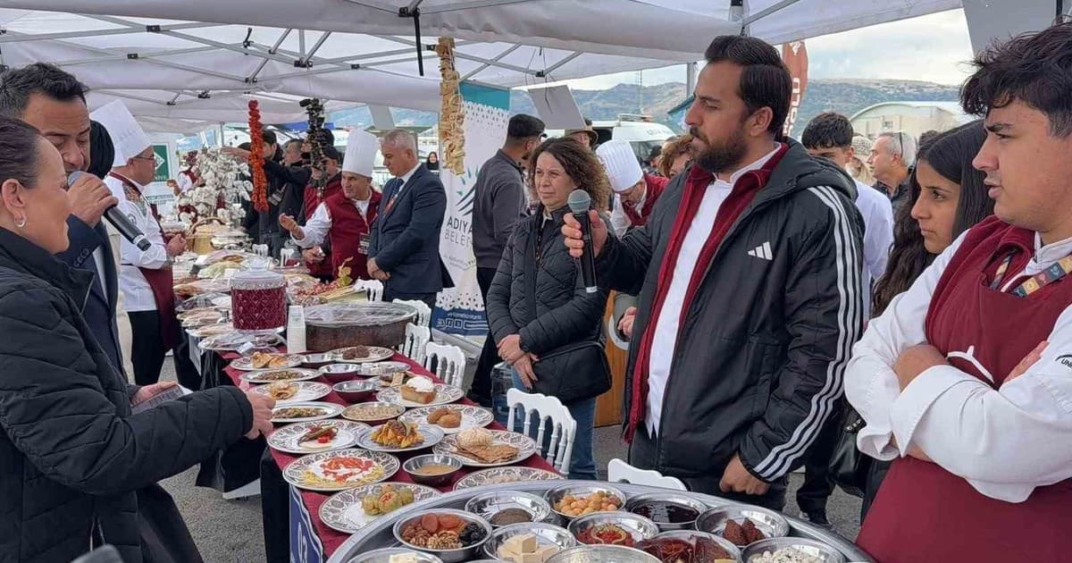 Afyonkarahisar'da Guinness Rekorlar Kitabı İçin 257 Metrelik Dev Anadolu Sofrası Kuruldu