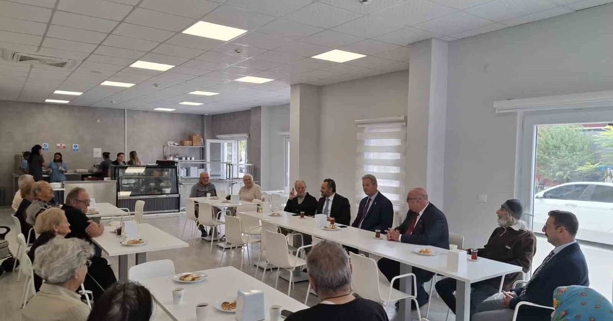 Muğla'da Kıdemli Vatandaşlar Dünya Yaşlılar Günü'nde Bir Araya Geldi