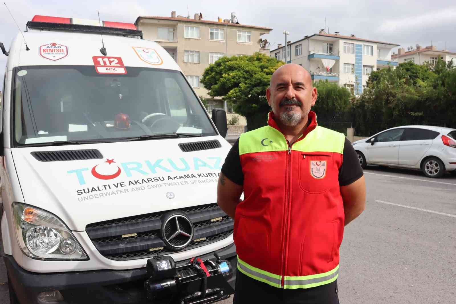 Diyarbakır'da Baraj Suları Altında Kalan Tarihi Mezarlıkta Su Altı Duası