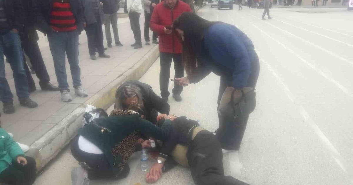 Kastamonu'da Karşıya Geçmeye Çalışan Yayaya Otomobil Çarptı