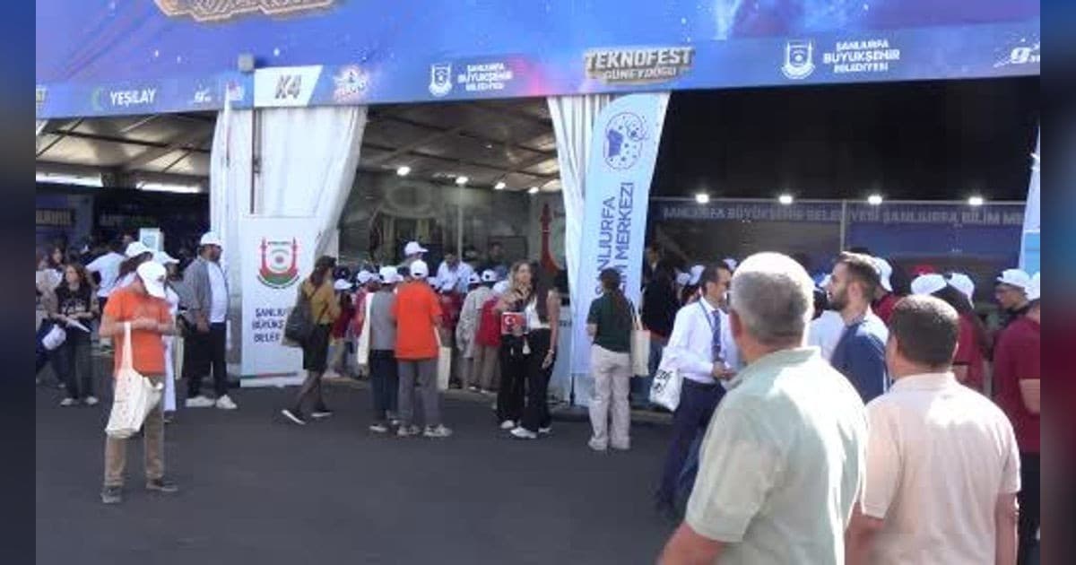 TEKNOFEST Güneydoğu'da Robot Köpek Duman Çocukların İlgi Odak Noktası Oldu