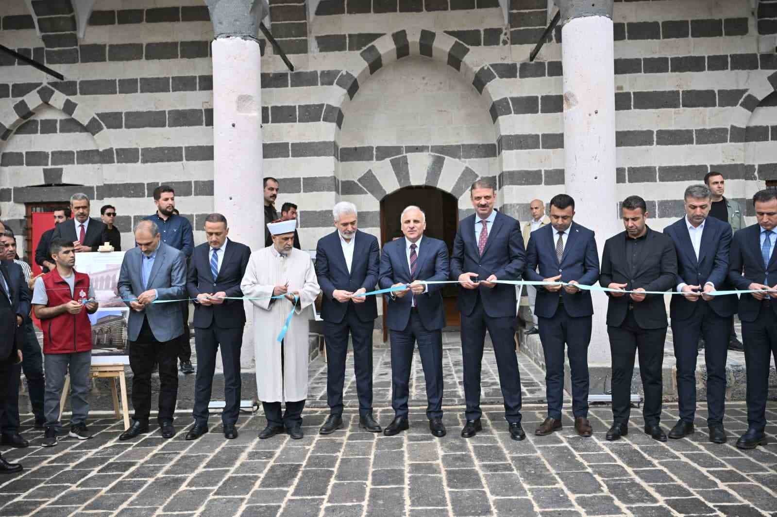 Diyarbakır’da restorasyonu tamamlanan vakıf eserleri yeniden ibadete açıldı