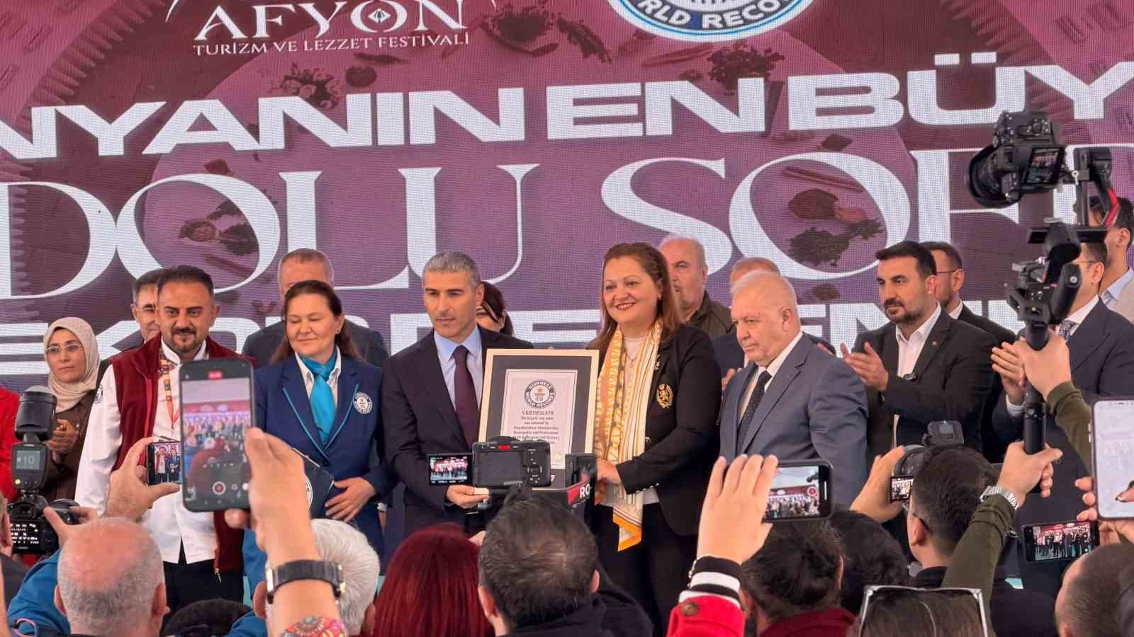 Afyonkarahisar ’Dünyanın En Büyük Anadolu Sofrası’ ile Guinness Rekorlar Kitabına girdi