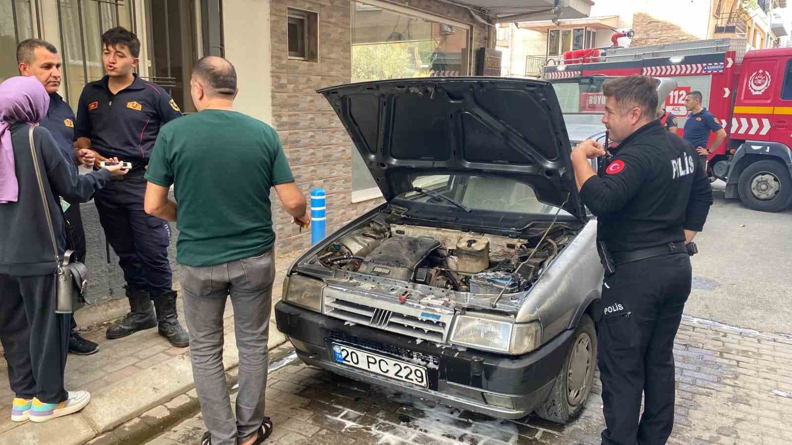 Seyir halindeki otomobilde çıkan yangın paniğe neden oldu