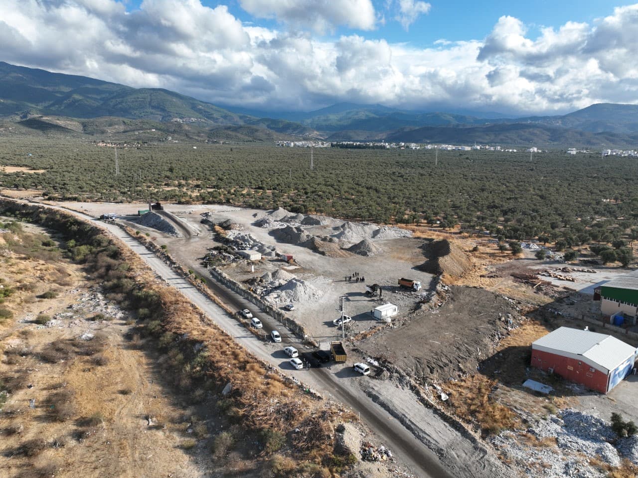 Edremit Belediyesi şantiyesini şehir dışına taşıyor