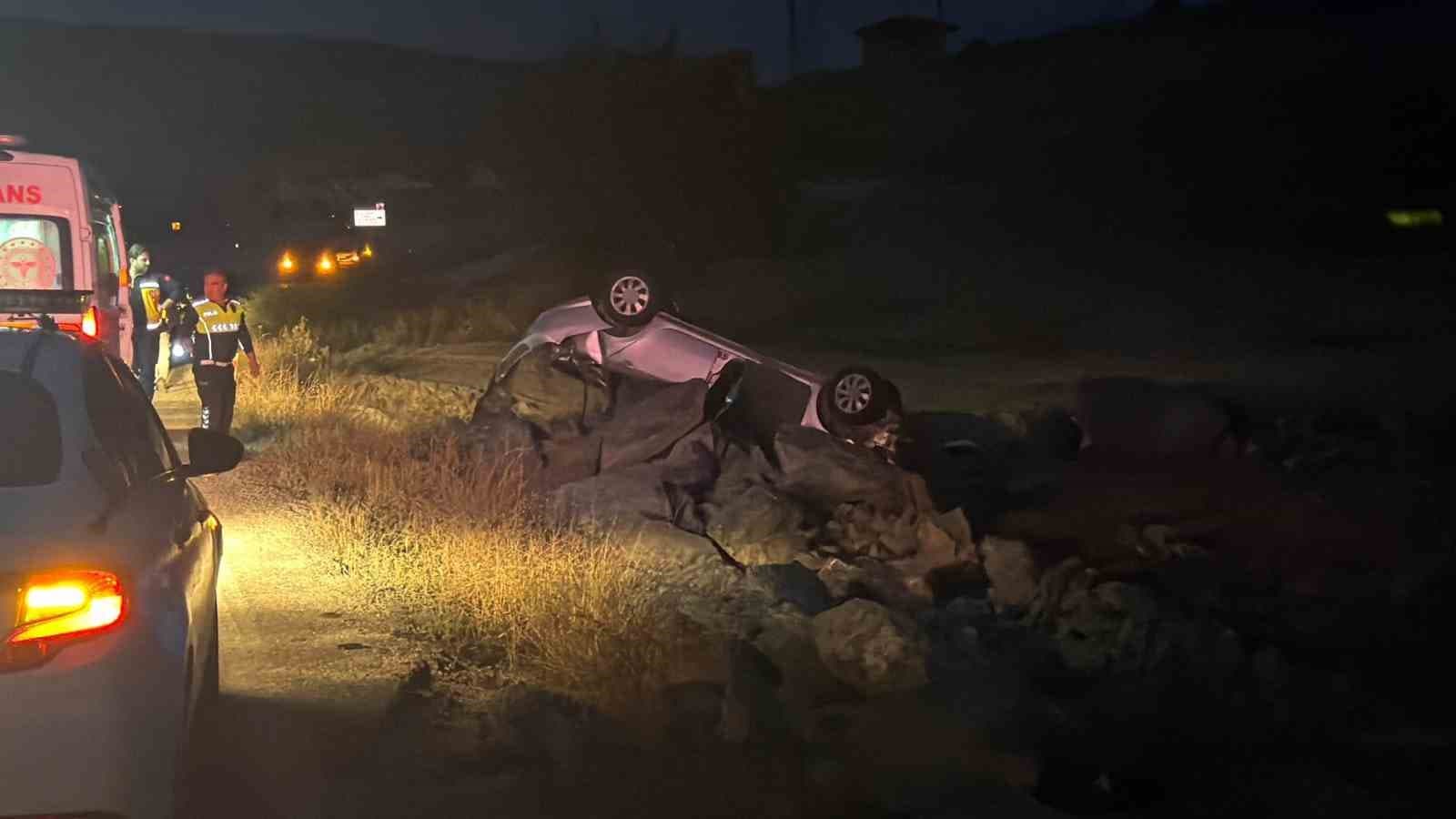 Ankara’da sürücü takla atan otomobilden burnu kanamadan sağ çıktı