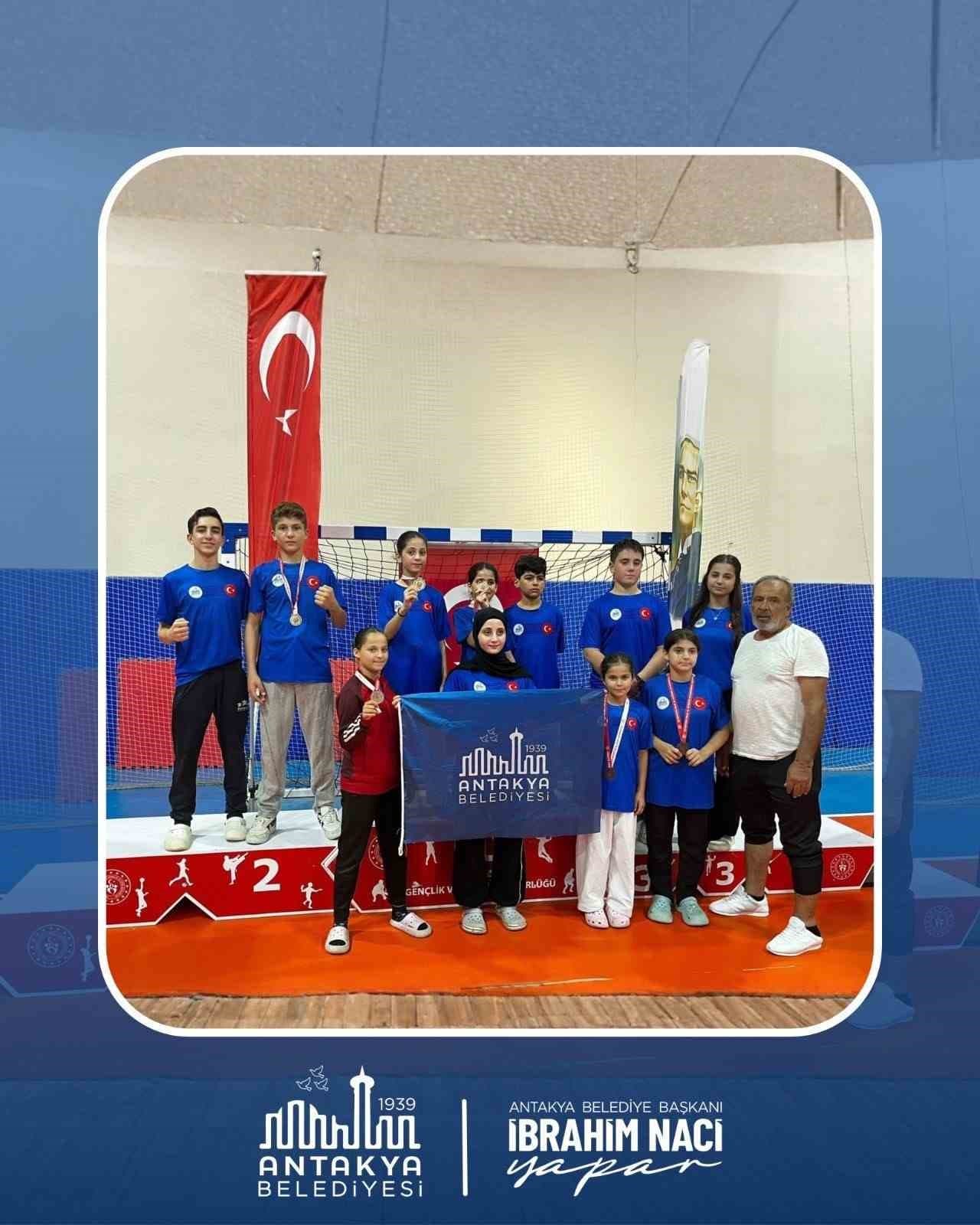 Antakya Belediyesi karate takımı 20 madalya kazandı